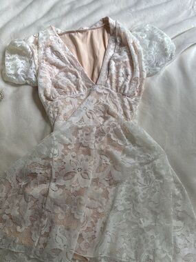 Women's White Lace V-Neck Dress